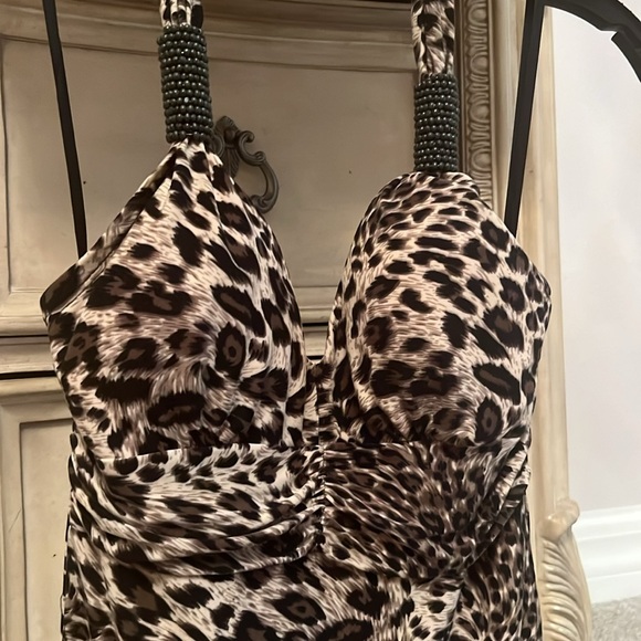 Leopard print halter top by Australian brand size s 🐆 - Picture 4 of 10